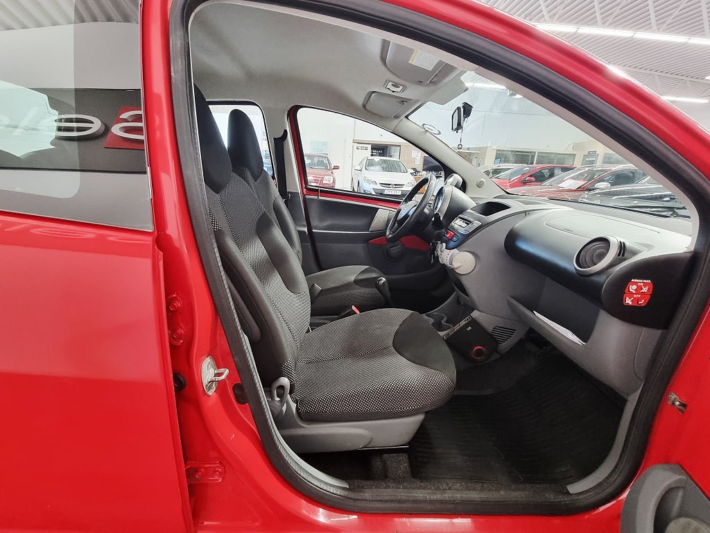 Vehicle Image 14