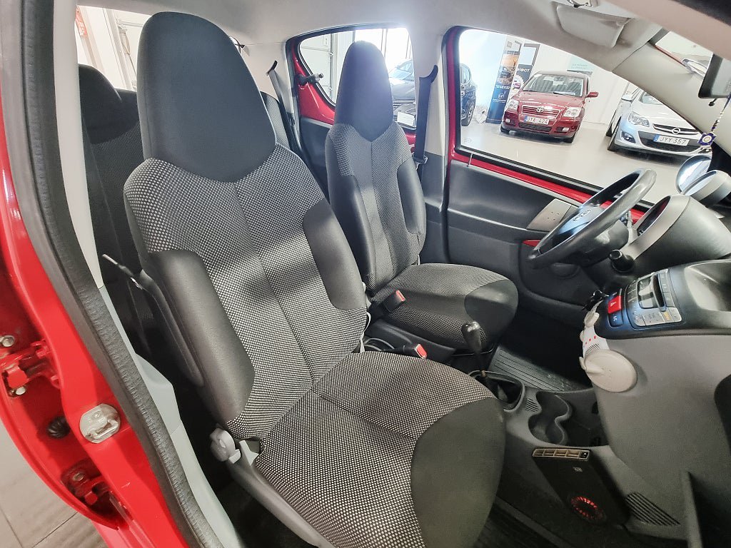 Vehicle Image 16