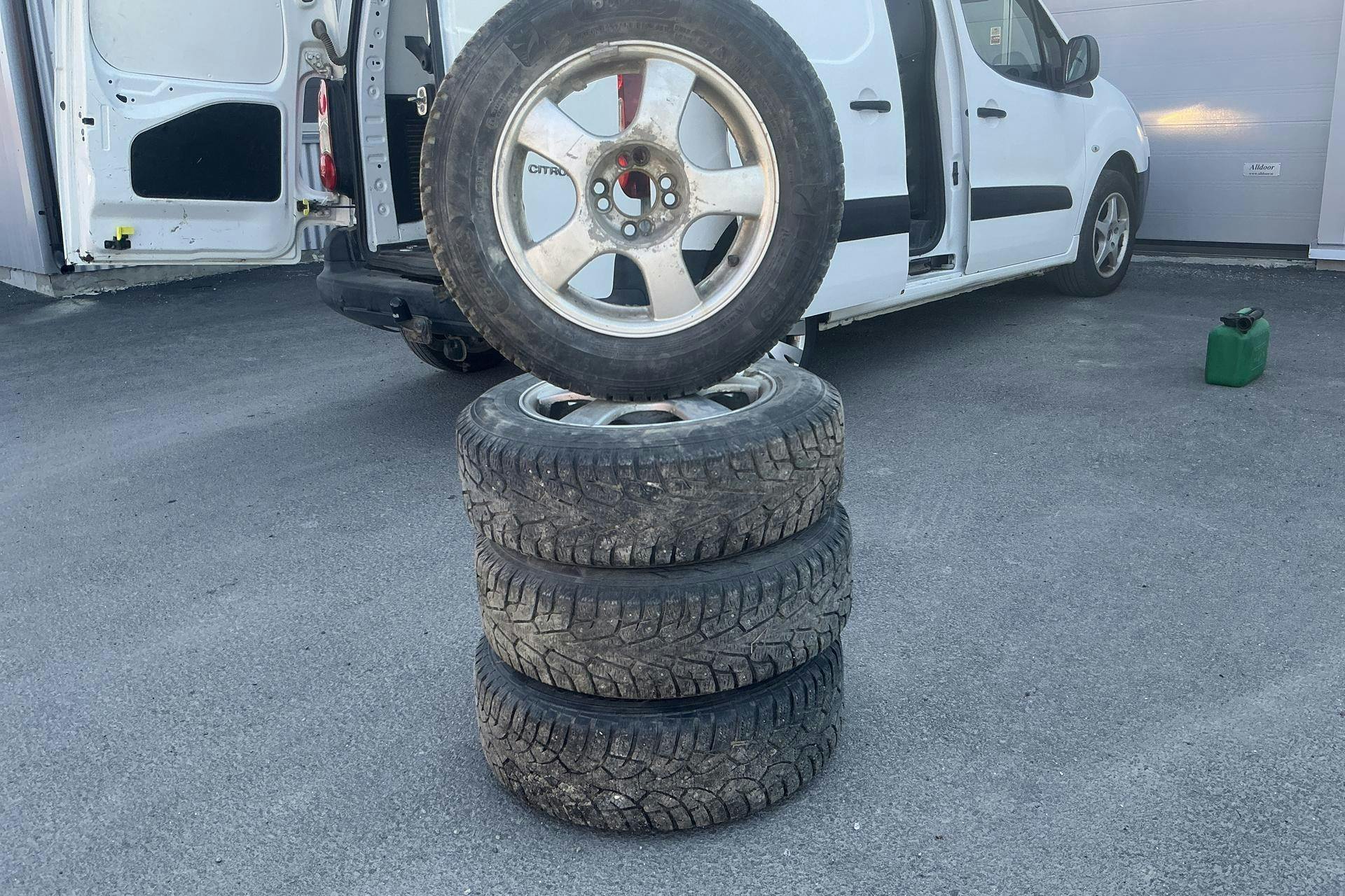 Vehicle Image 14