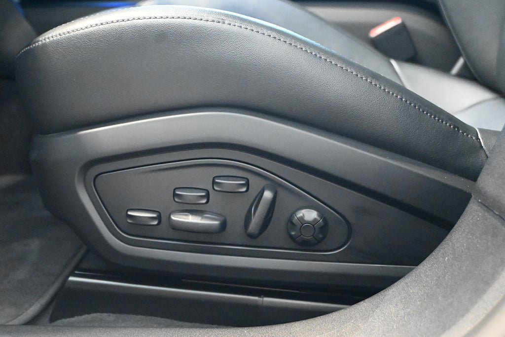 Vehicle Image 24
