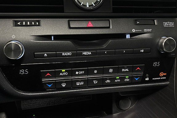 Vehicle Image 26