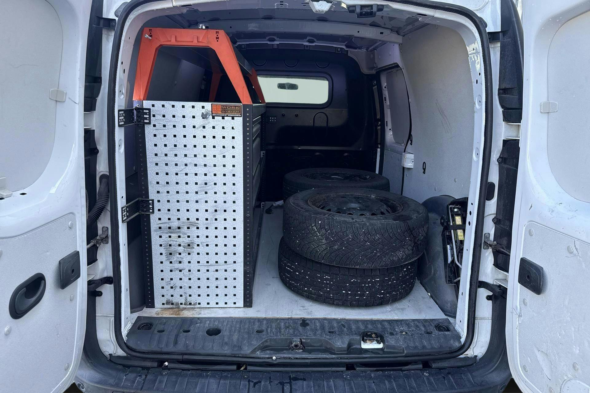 Vehicle Image 9