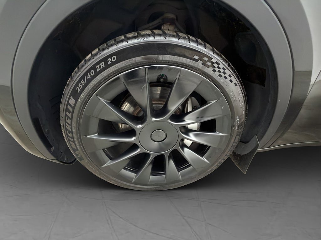 Vehicle Image 32