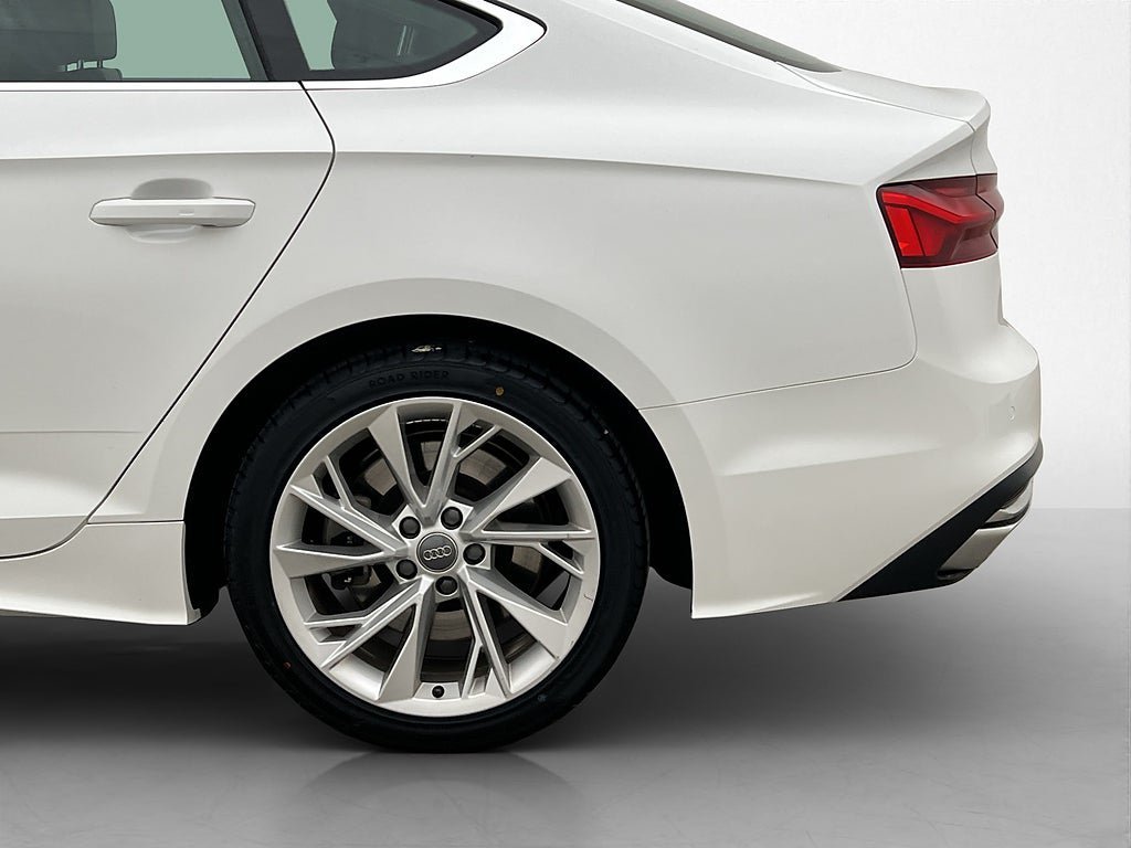 Vehicle Image 29