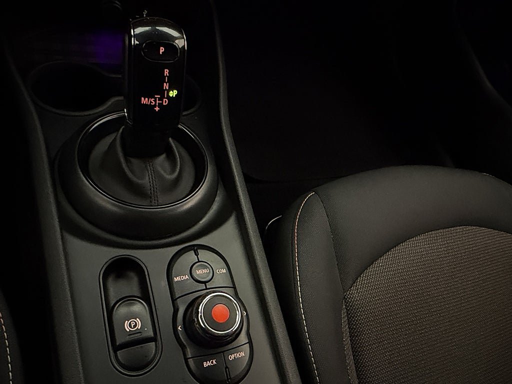 Vehicle Image 25