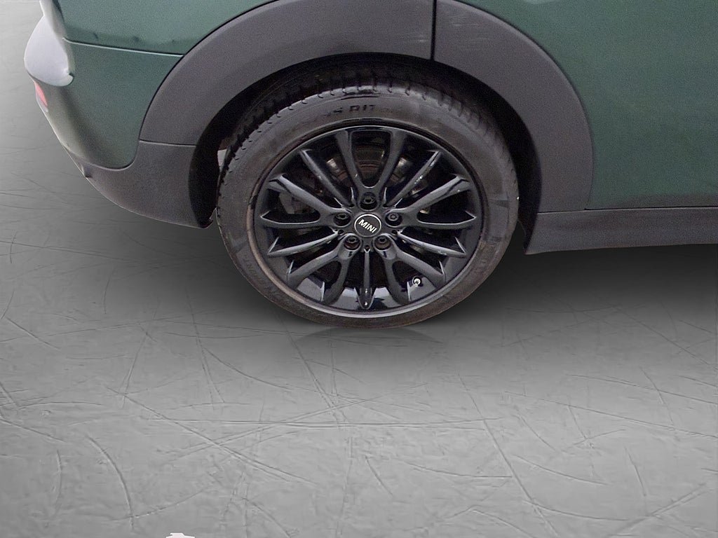 Vehicle Image 32