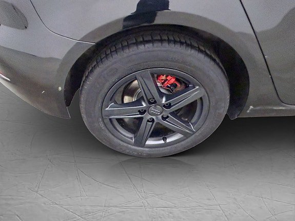 Vehicle Image 32