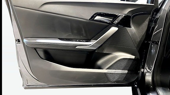 Vehicle Image 11