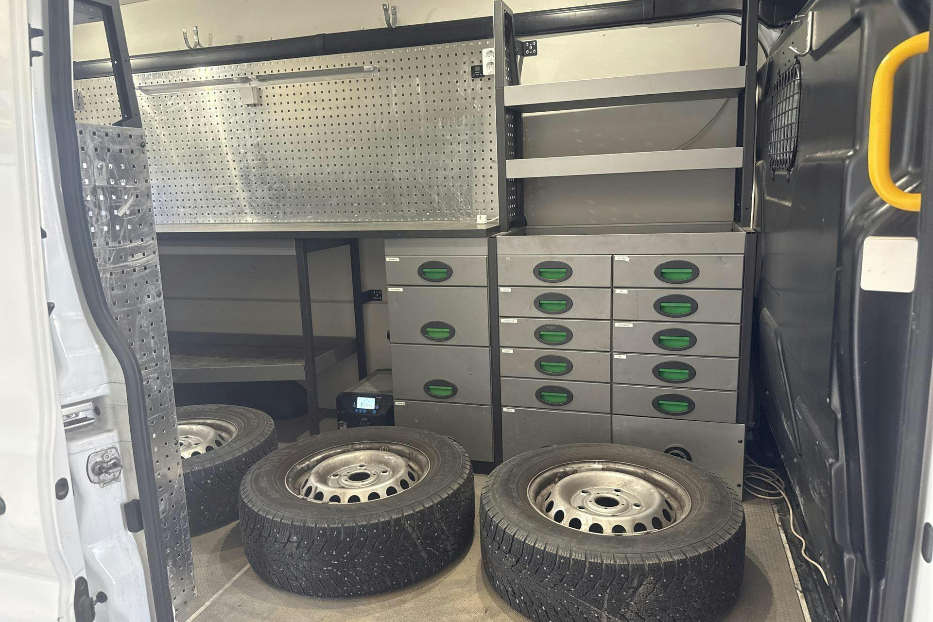 Vehicle Image 6