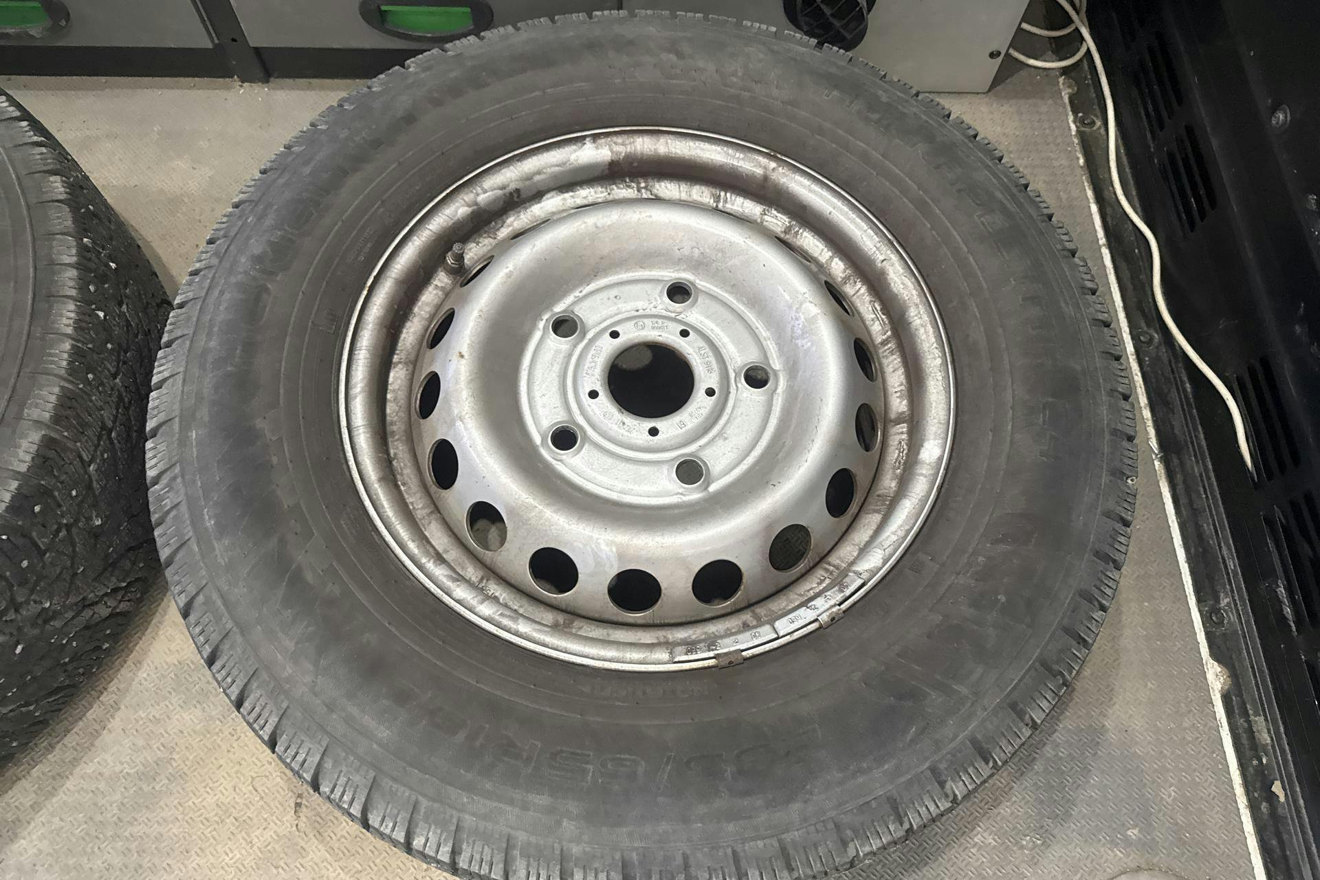 Vehicle Image 13
