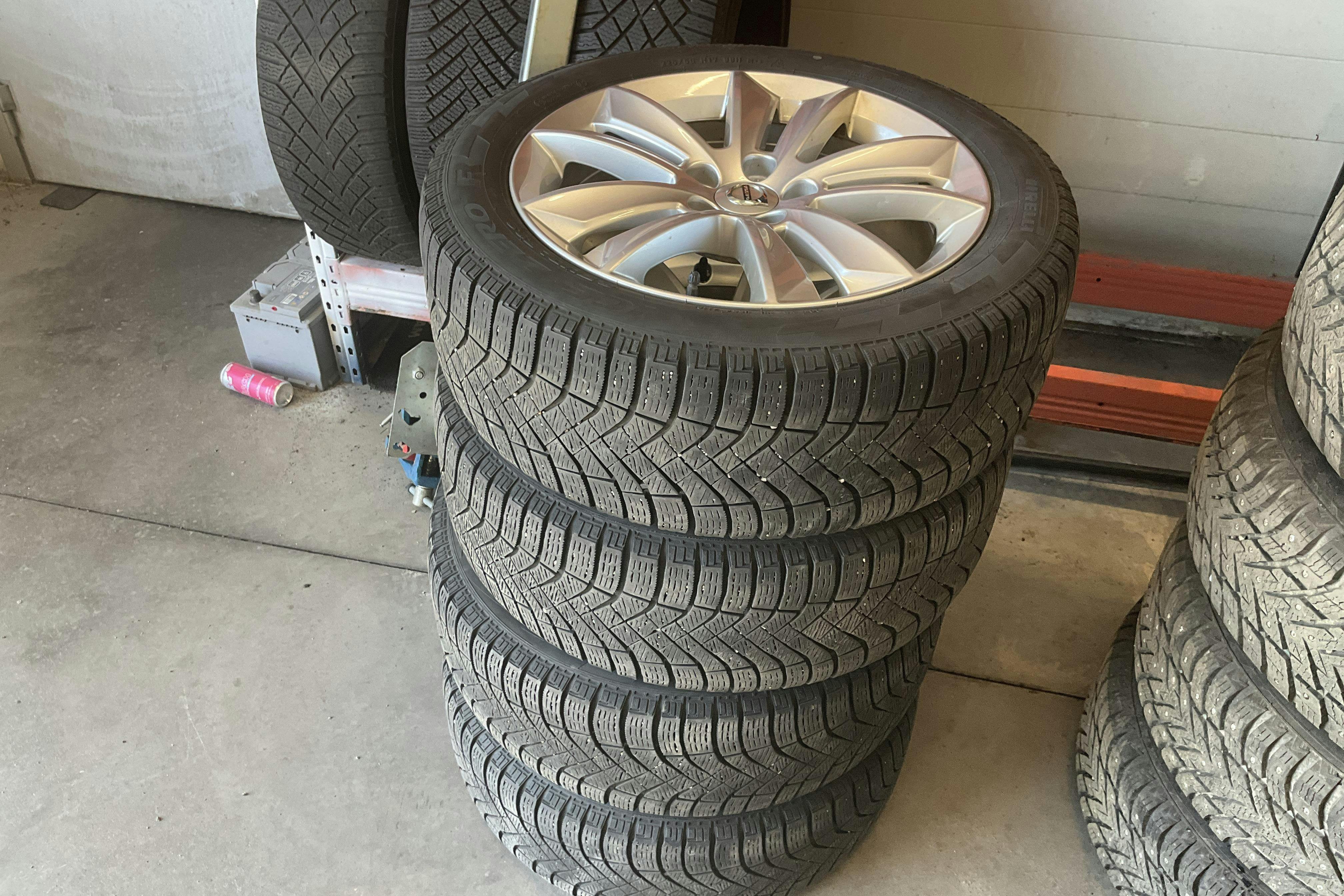 Vehicle Image 16