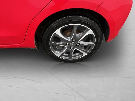 Vehicle Image 12