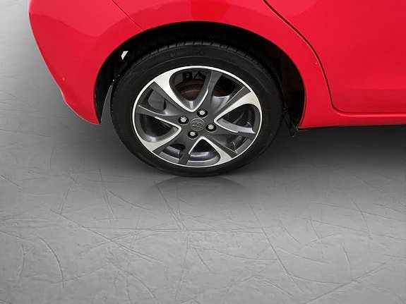 Vehicle Image 13