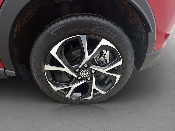 Vehicle Image 32