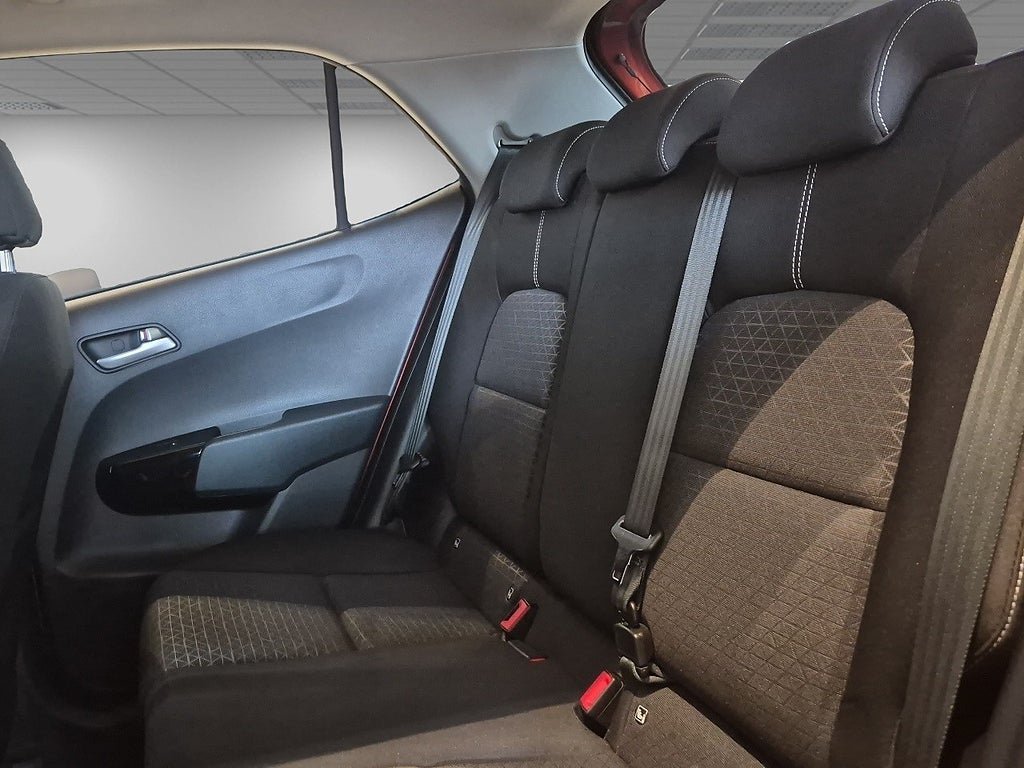 Vehicle Image 9