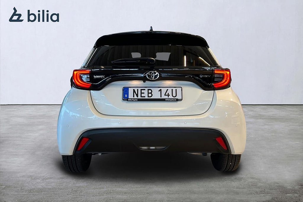 Vehicle Image 12
