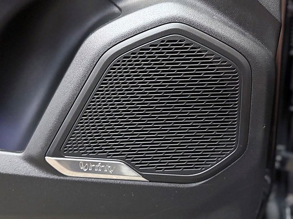 Vehicle Image 32