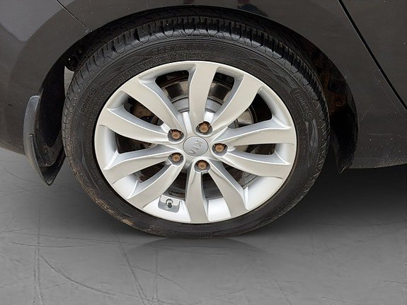 Vehicle Image 25