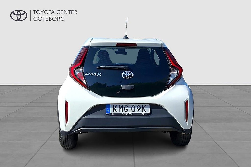 Vehicle Image 6