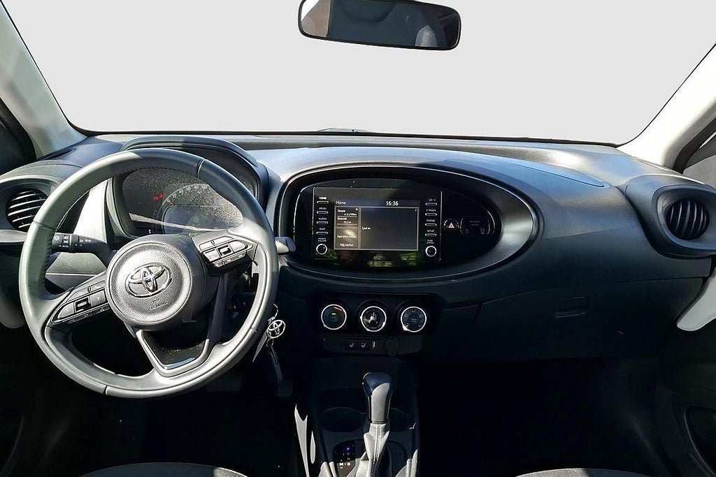 Vehicle Image 10