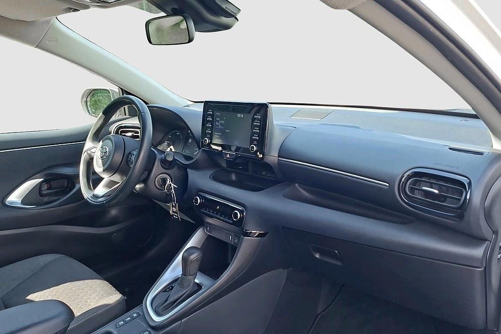Vehicle Image 8