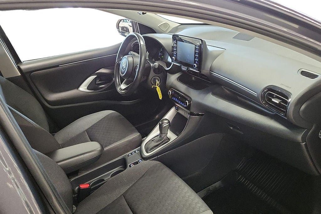 Vehicle Image 6