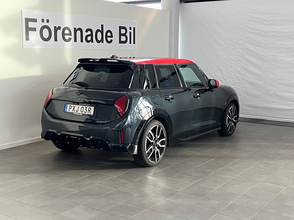 Vehicle Image 14