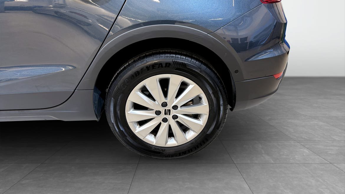 Vehicle Image 6