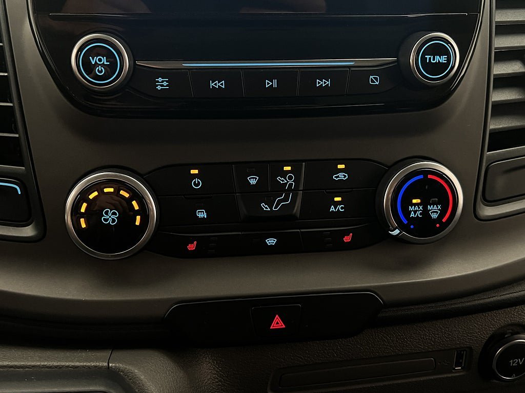 Vehicle Image 25