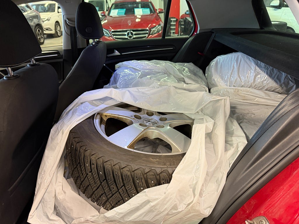 Vehicle Image 9