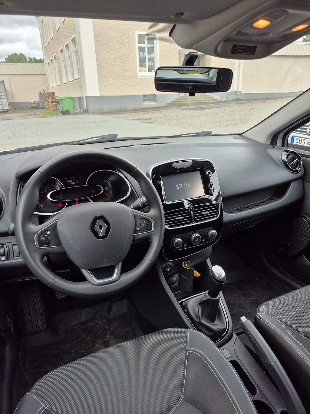 Vehicle Image 6