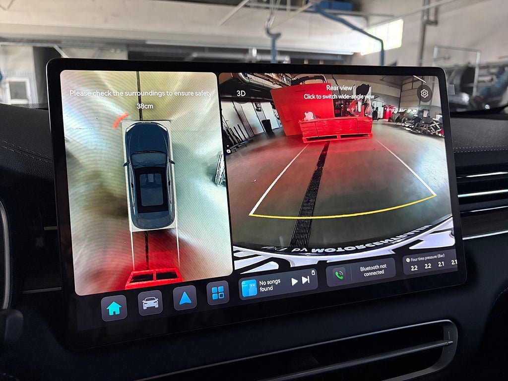 Vehicle Image 12