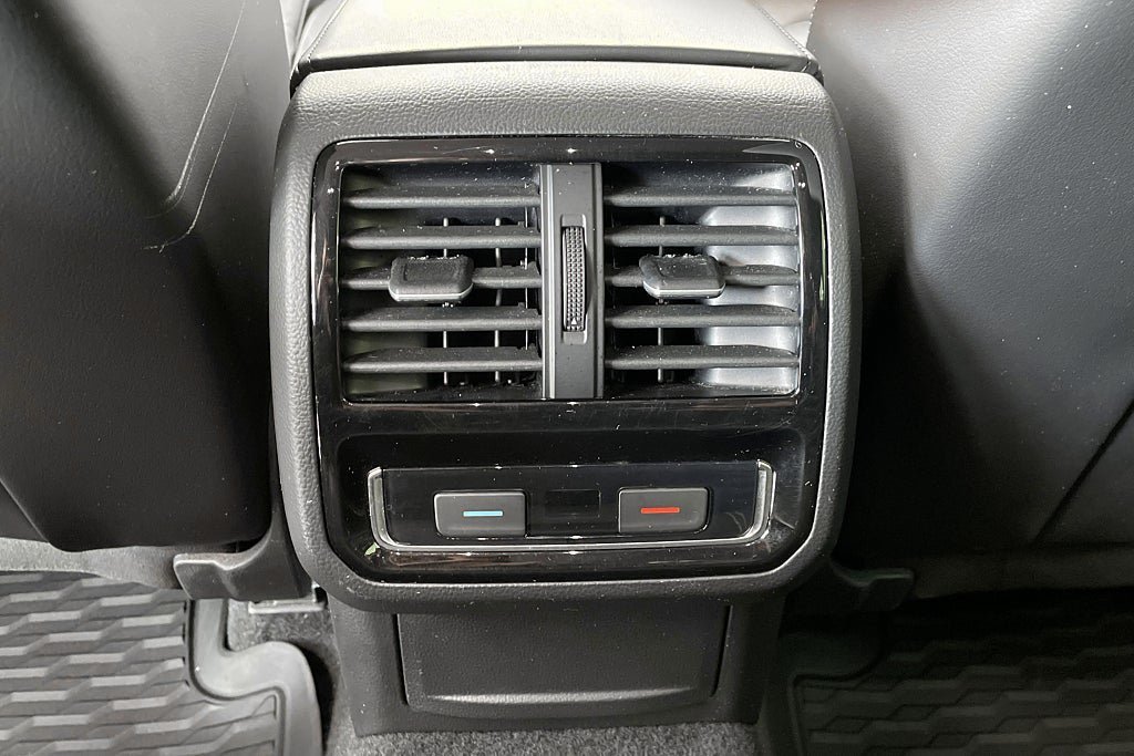 Vehicle Image 28