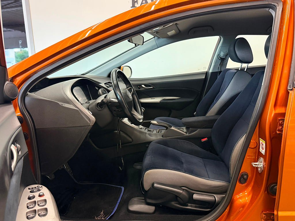 Vehicle Image 12