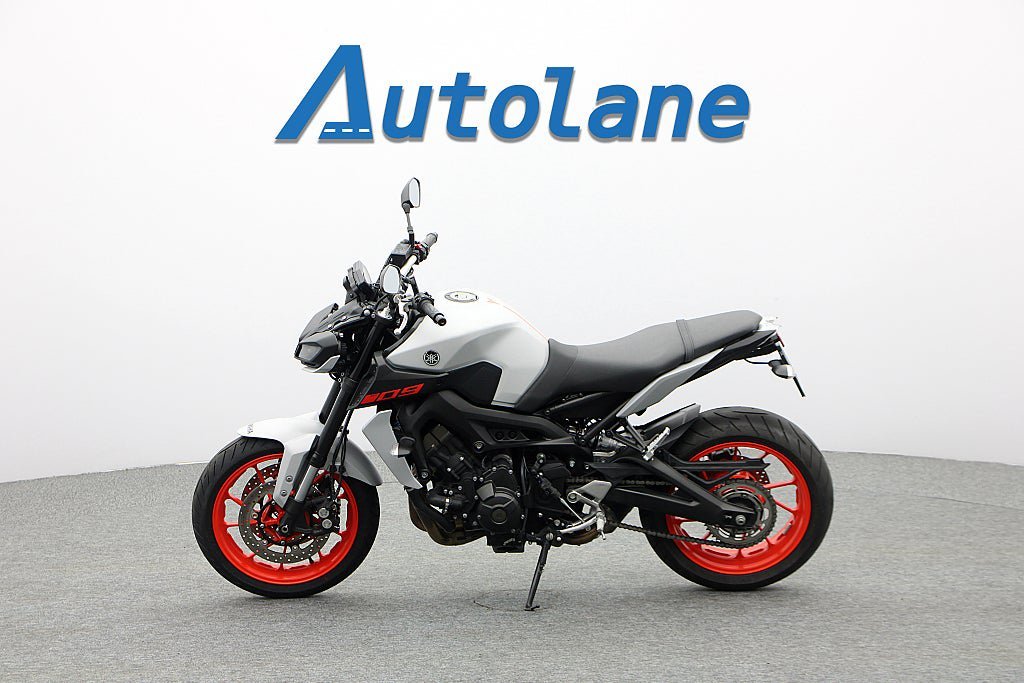 Vehicle Image 9