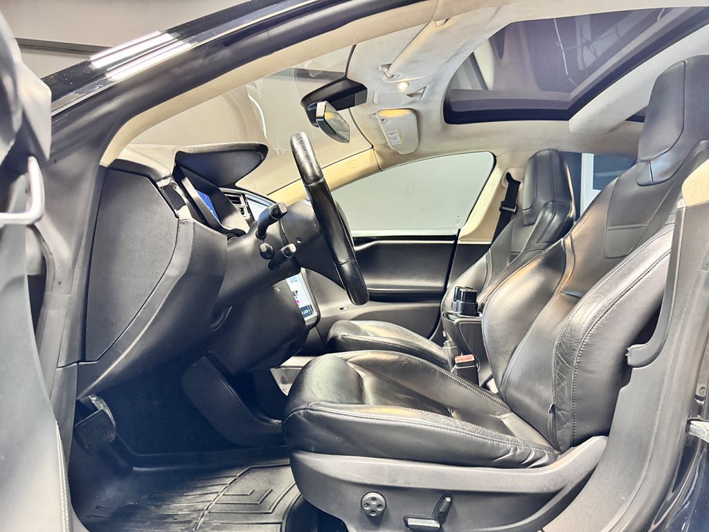 Vehicle Image 10