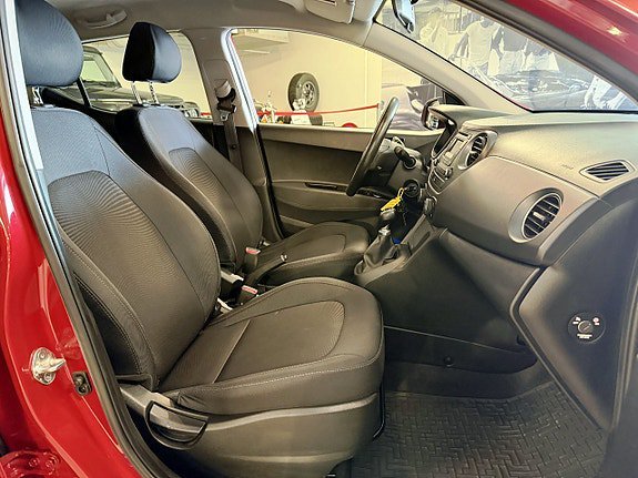 Vehicle Image 10