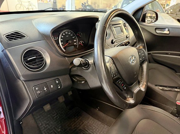 Vehicle Image 13