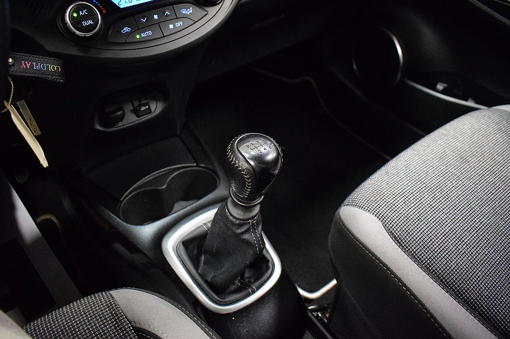 Vehicle Image 16