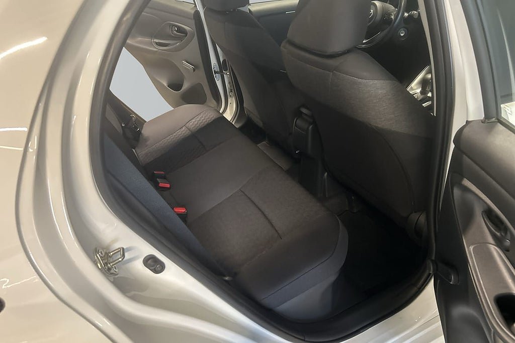 Vehicle Image 8