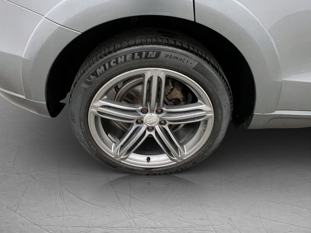 Vehicle Image 32