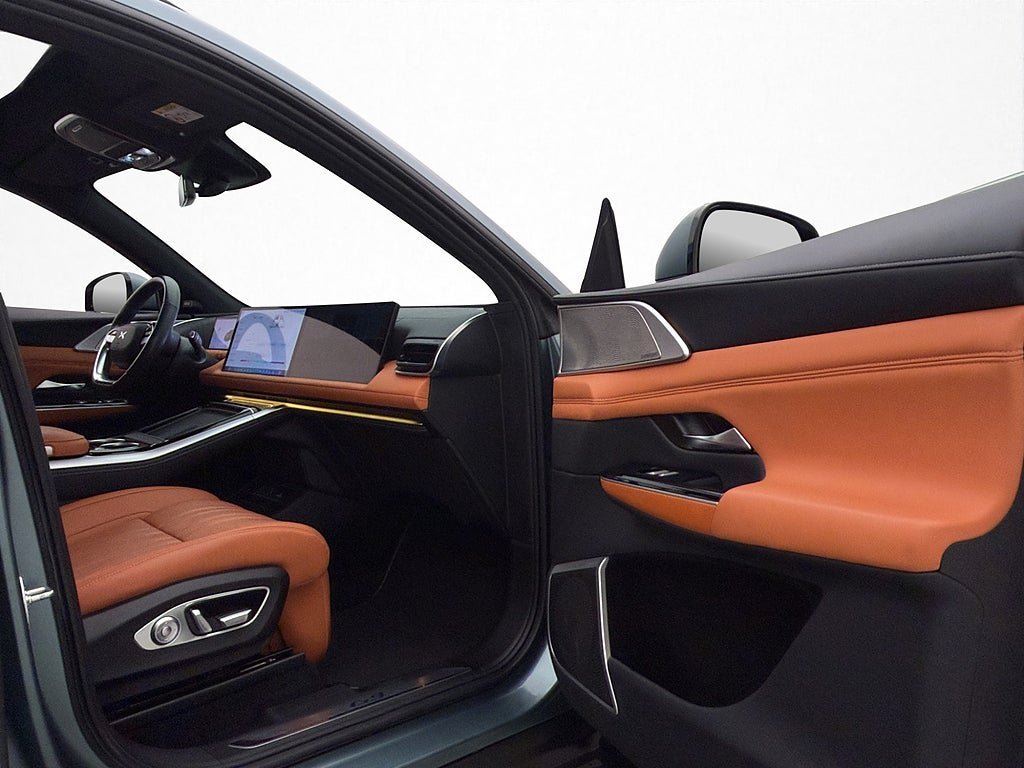 Vehicle Image 32