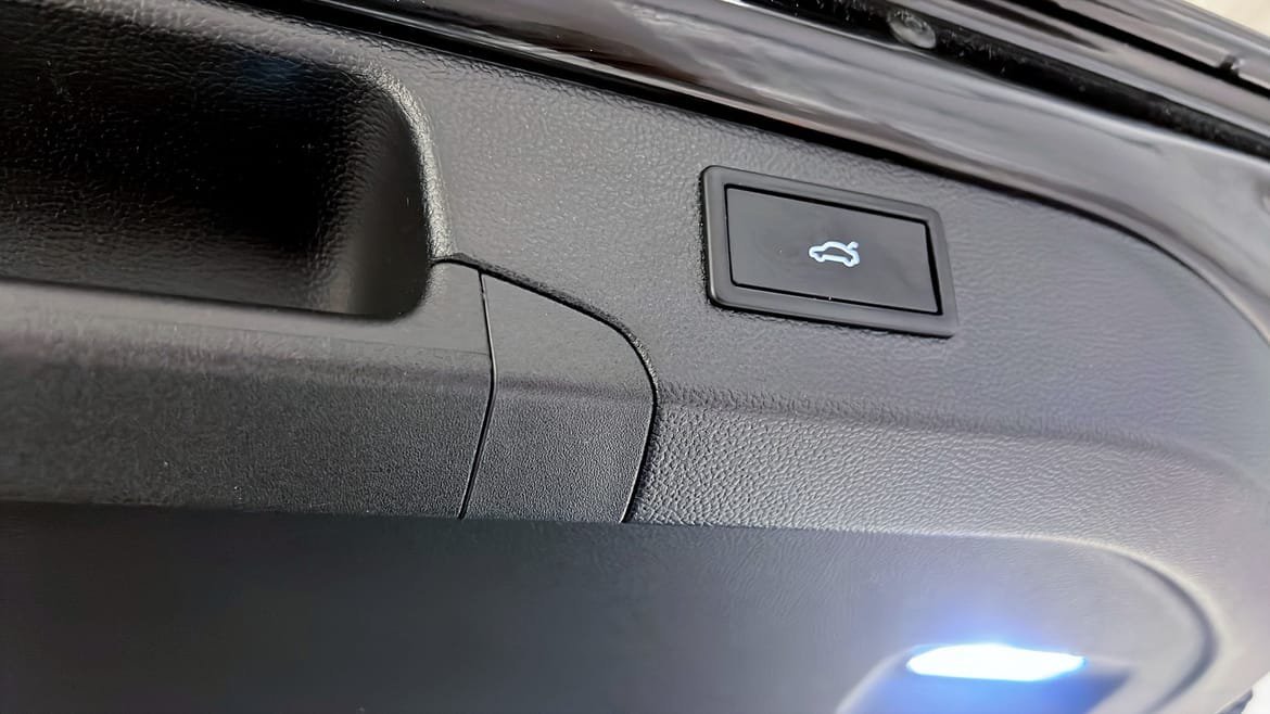 Vehicle Image 14