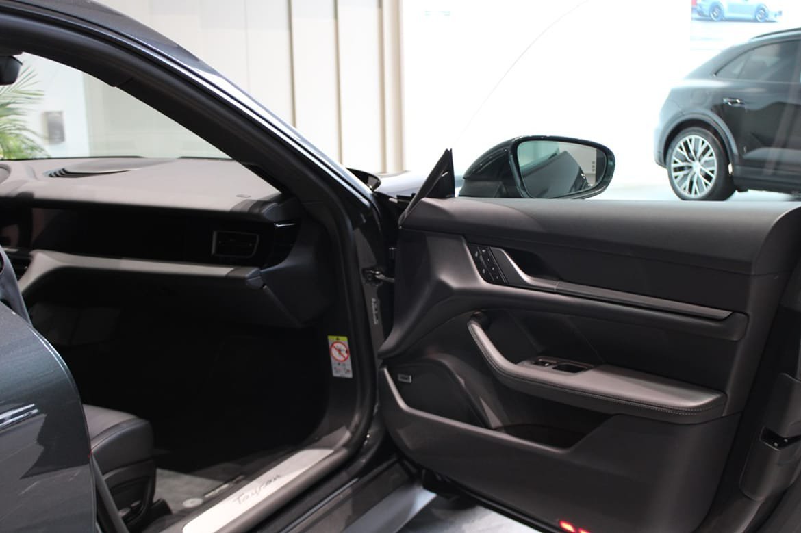Vehicle Image 10