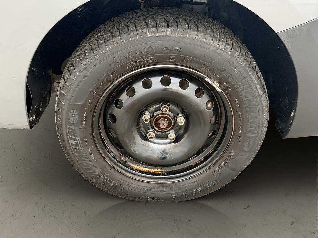 Vehicle Image 25