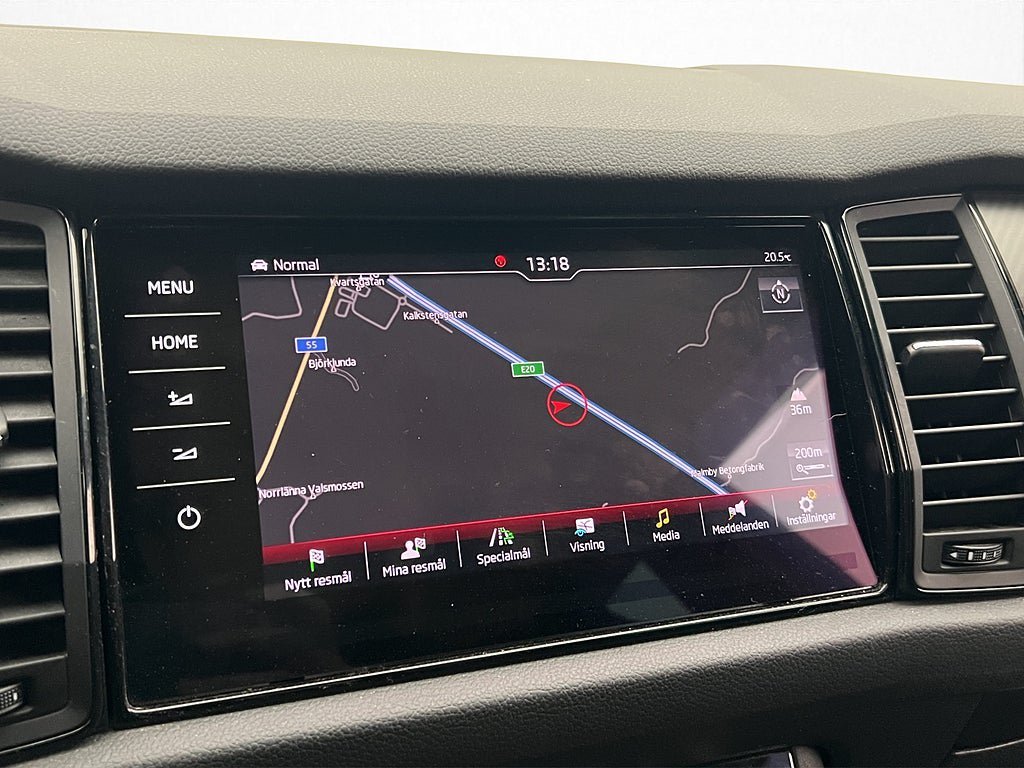 Vehicle Image 25