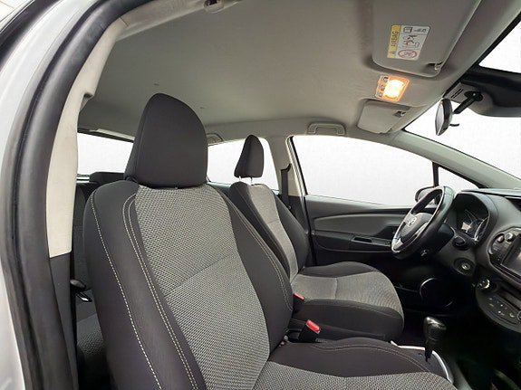 Vehicle Image 25