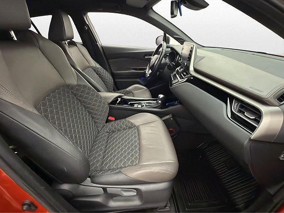 Vehicle Image 11