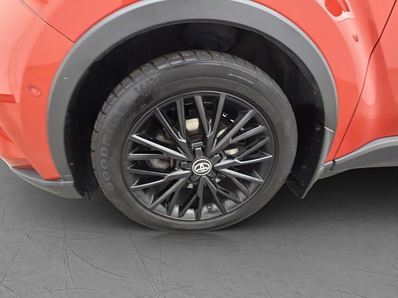 Vehicle Image 17
