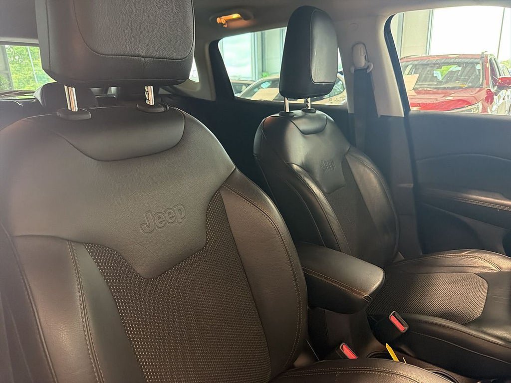 Vehicle Image 21